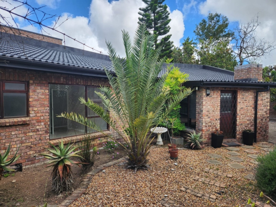 5 Bedroom Property for Sale in Loerie Park Western Cape